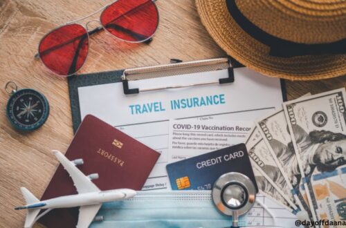 formulario de seguro saude, dinheiro, passaporte, e outras coisas para lembrar na hora da viagem