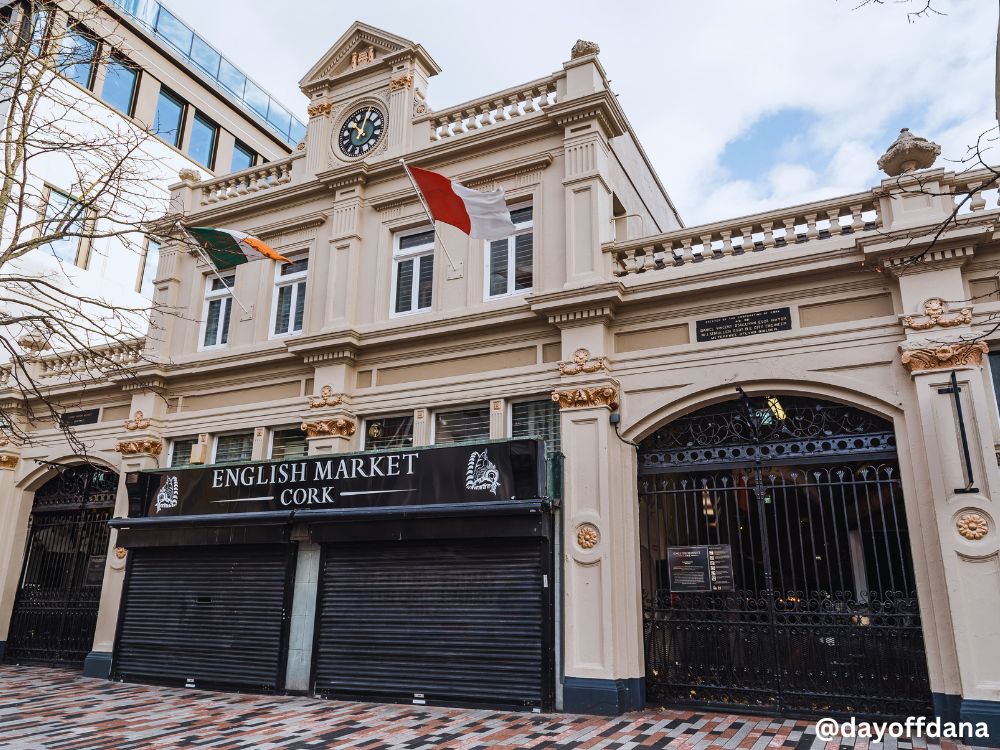 o que fazer em Cork - English Market entrada do english market fechada - o que fazer em Cork