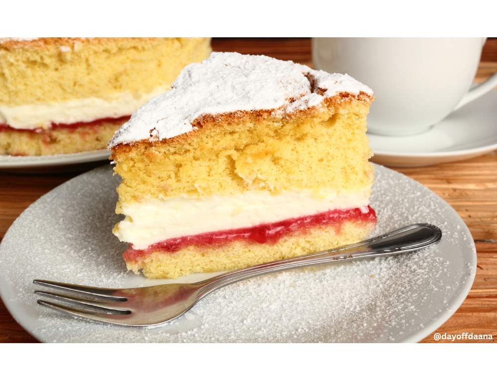 victoria sponge cake Bolo branco com recheio no meio de geleia, creme de manteiga e chantilly