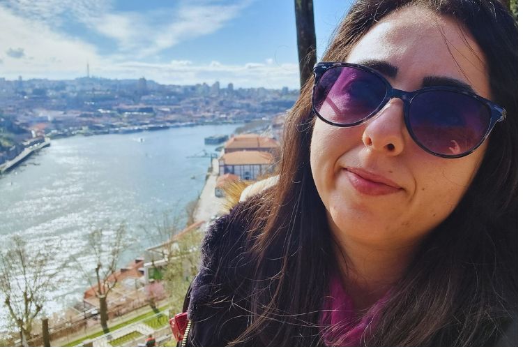 Viajar sozinha_Porto Foto no centro do Porto, uma das primeiras vezes que fui viajar sozinha.