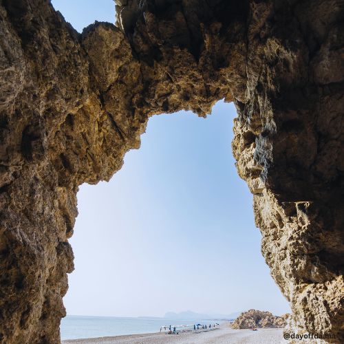 caverna na Praia Tragnou, uma opcao interessante para quem gosta do que fazer em Rodes