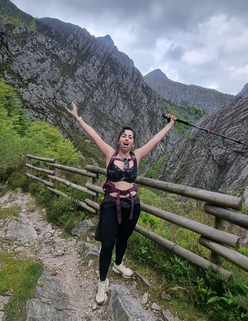 Trilha em Asturias no topo das montanhas em meio ao Parque natural das redes.