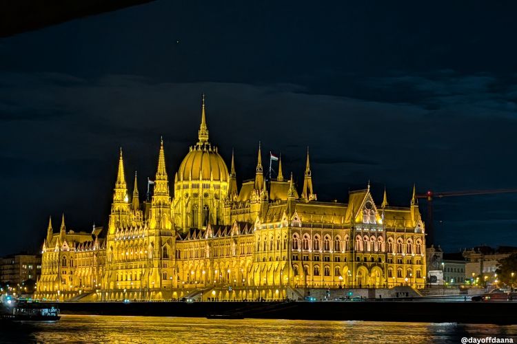 o_que_fazer_em_Budapeste_Parlamento_de_Budapeste O Parlamento Húngaro é uma visita única — por dentro e por fora — e deve estar na sua lista do que fazer em Budapeste.