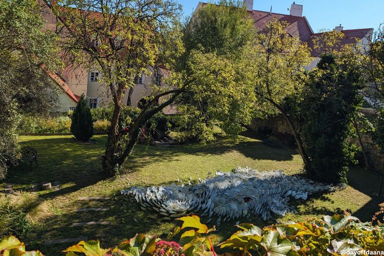 “O Jardim da Caridade é mais um ponto sobre o que fazer em Bratislava: cheio de pratos e bem curioso.”