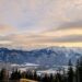 o que fazer em Zakopane, assistir o por do sol em Gubałówka, com vista para montanhas tantras como mostra na foto