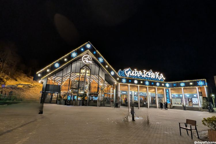 Gubał&oacute;wka a noite, lower station - exemplo do que fazer em Zakopane 